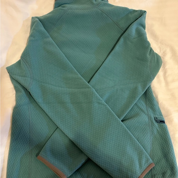 NWOT Arcteryx polyester 1/2 neck fleece - Picture 3 of 9